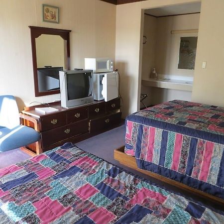The Bluffs Inn & Suites Decorah Bagian luar foto