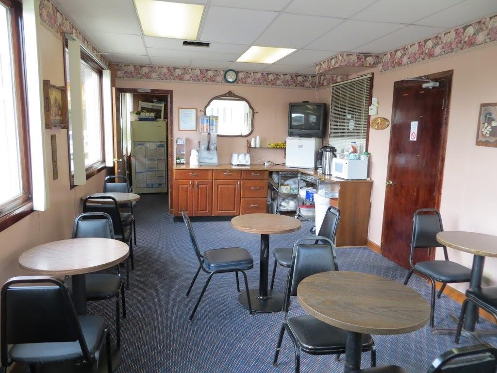 The Bluffs Inn & Suites Decorah Bagian luar foto